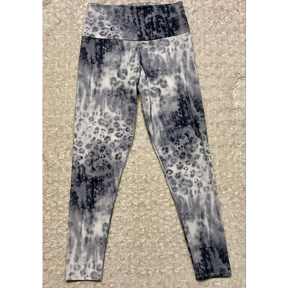 Onzie Women's Leggings, Size Medium, 26” Inseam, EUC - Picture 3 of 4